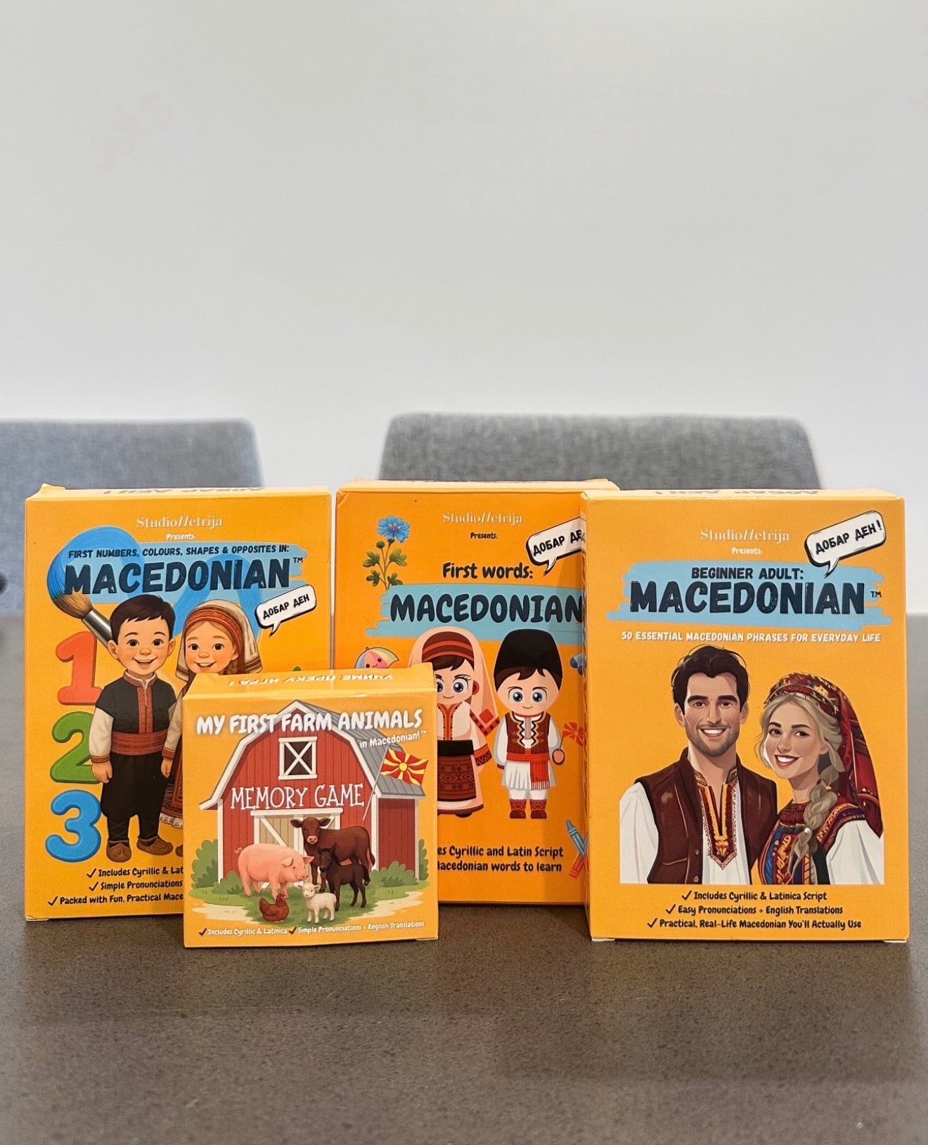 First Words in Macedonian™- Numbers, Colours, Shapes & Opposites Flashcards