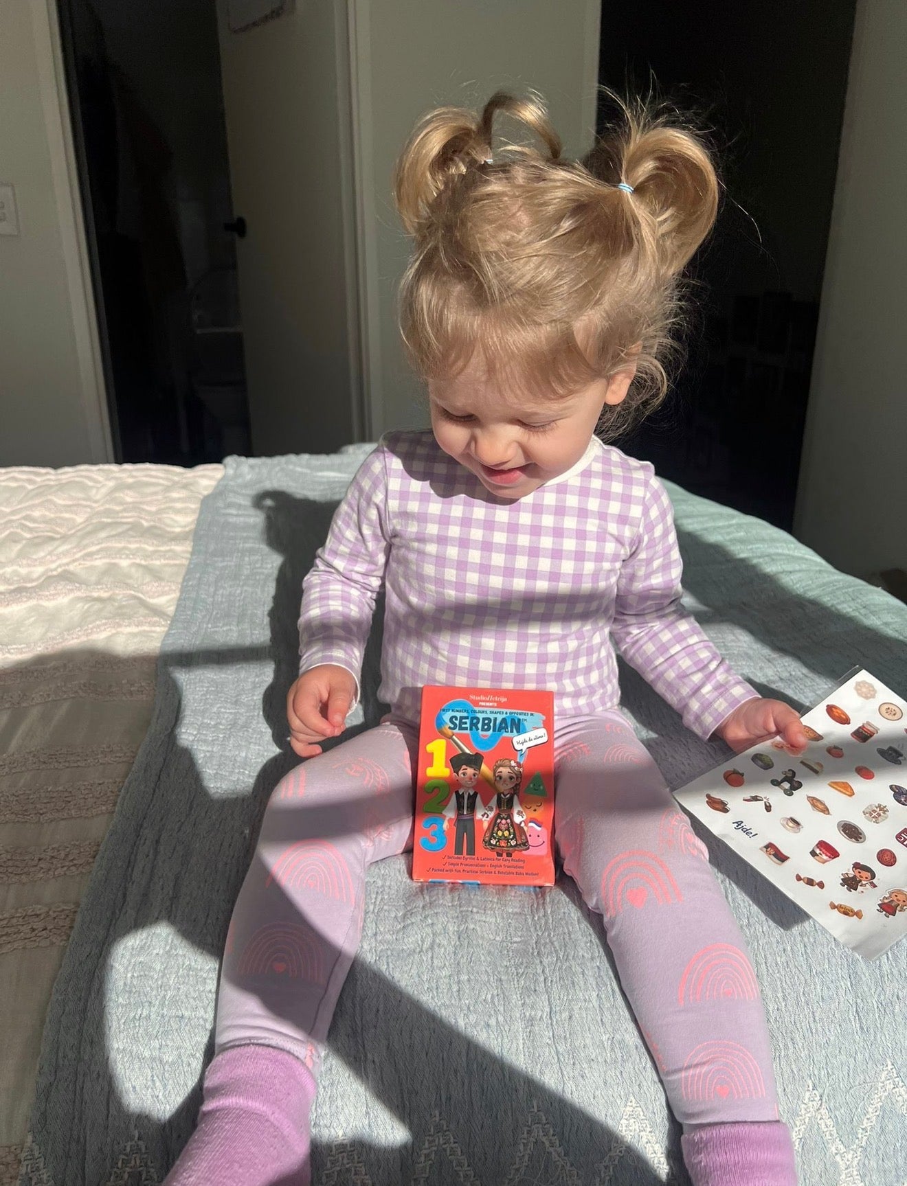 First Words in Serbian™- Numbers, Colours, Shapes & Opposites Flashcards